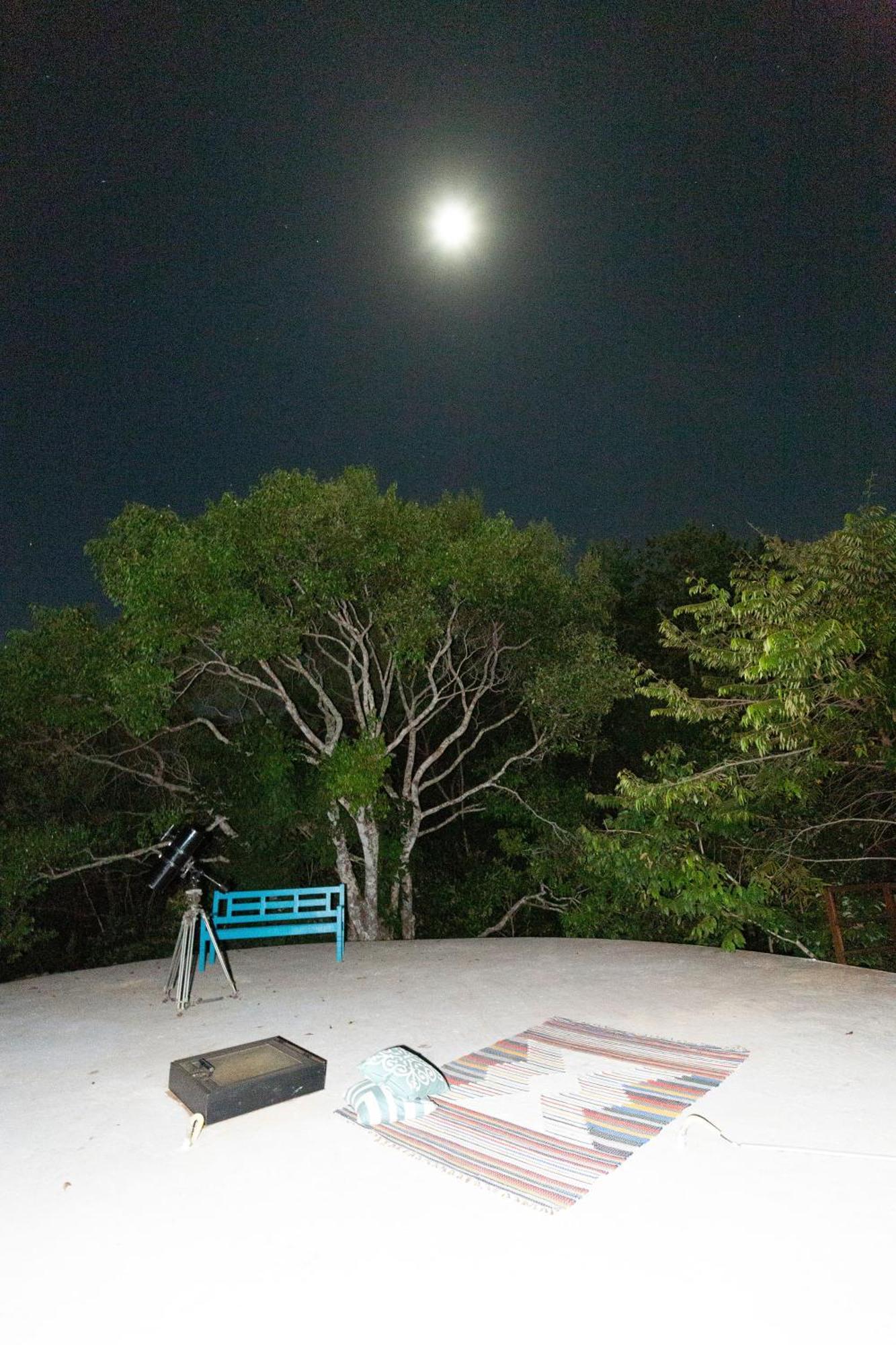 Floresta Encantada Telescopio,Fogueira, Riacho Chapada dos Guimarães Buitenkant foto
